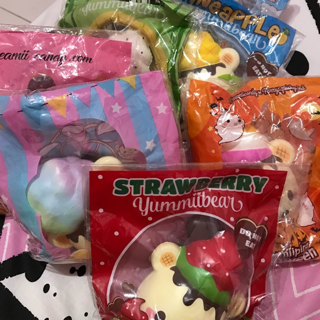 Squishy yumiibear mascot