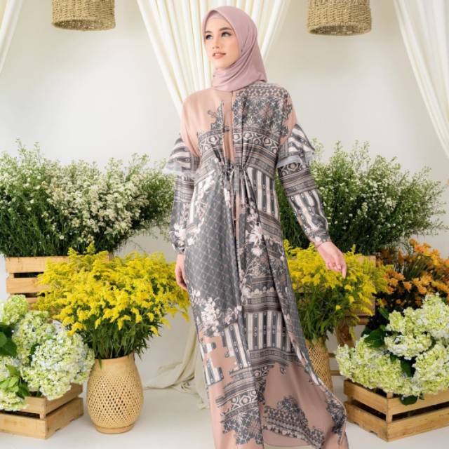Jeumpa kaftan wearing klamby nude dan charcoal