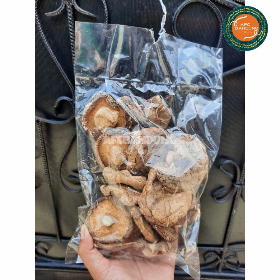 

Jamur Shitake KERING 100gr Dried Mushroom Shitake Hioko Kering 100gr