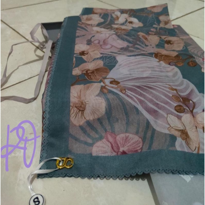 New Buttonscarves Orchide Extended × Sarah Sofyan