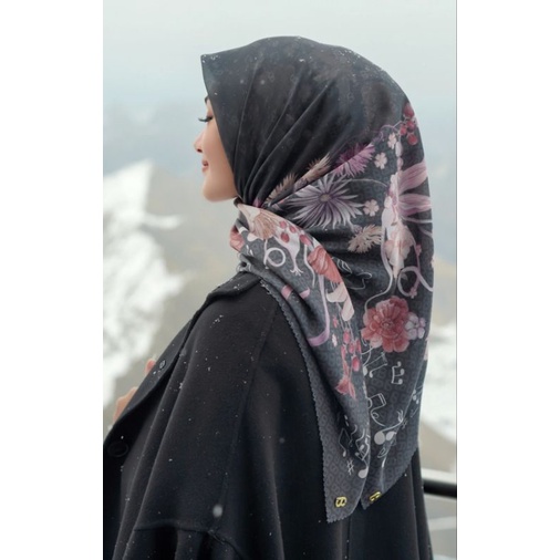 Buttonscarves The Nada FIS Black/RE DO voal square