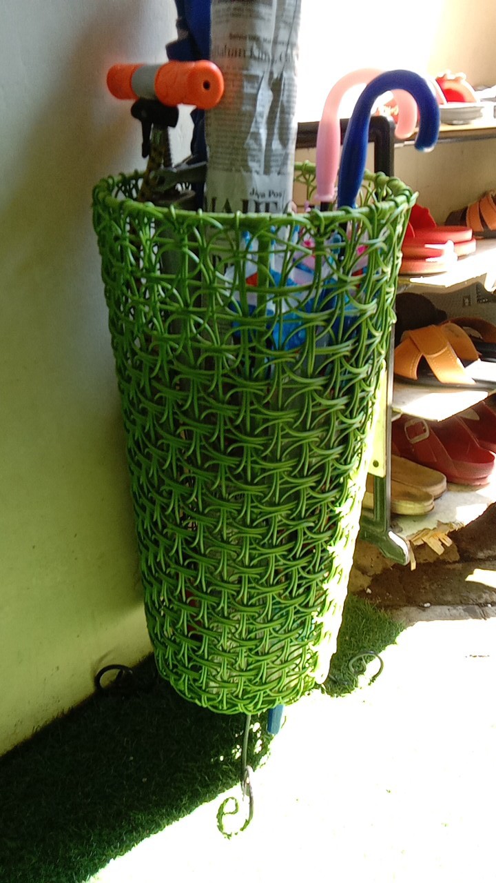 Tempat Payung Rotan Sintetis Bentuk Kotak Dan Bulat