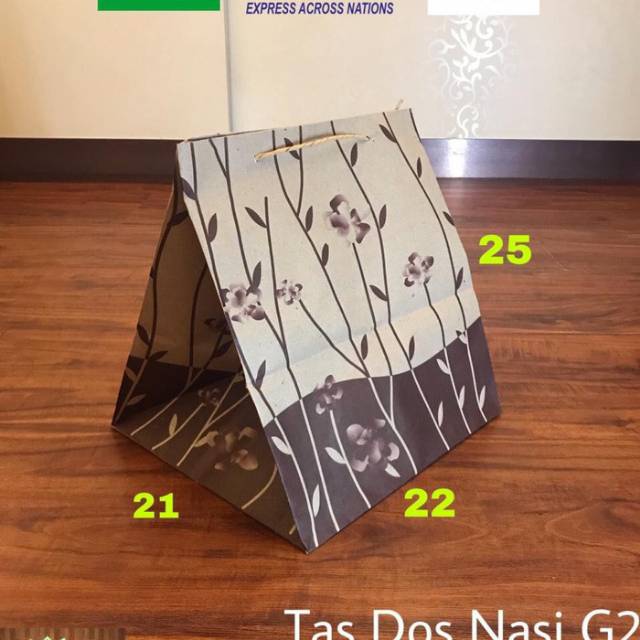 

Paperbag Pembelian min 20pcs/ kelipatan 20pcs Paperbag Box Bento Dos Nasi Motif DN20 21x22x25 Tas Kertas Kraft Goodie Bag