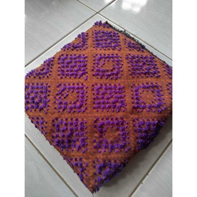 Kain tenun sutra bulu