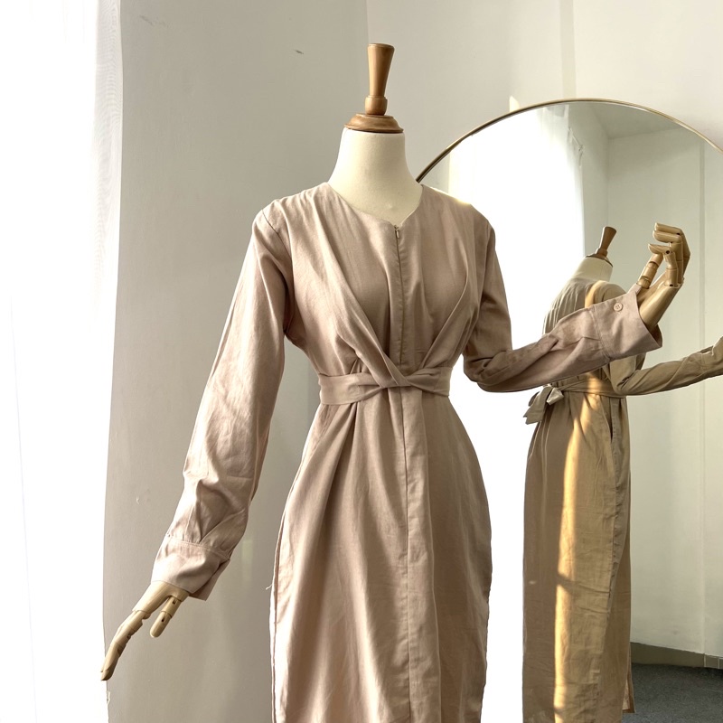 Arqelclo 예지 Yae-Ji Dress Arqelclo - Maxi Dress with Rope - READY STOCK-Light Brown busui