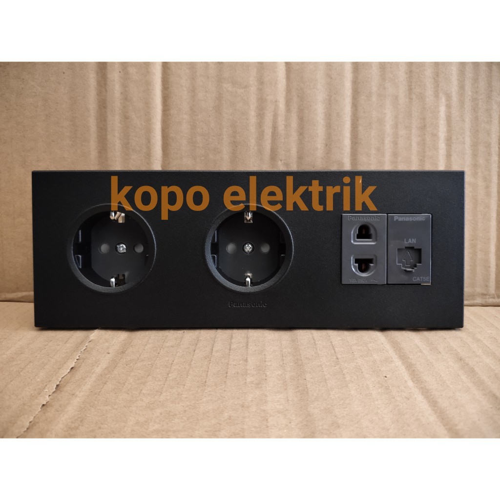 Panasonic Double Stopkontak + Stopkontak Universal , Outlet Data Style Black / Hitam 3 Gang Tanam