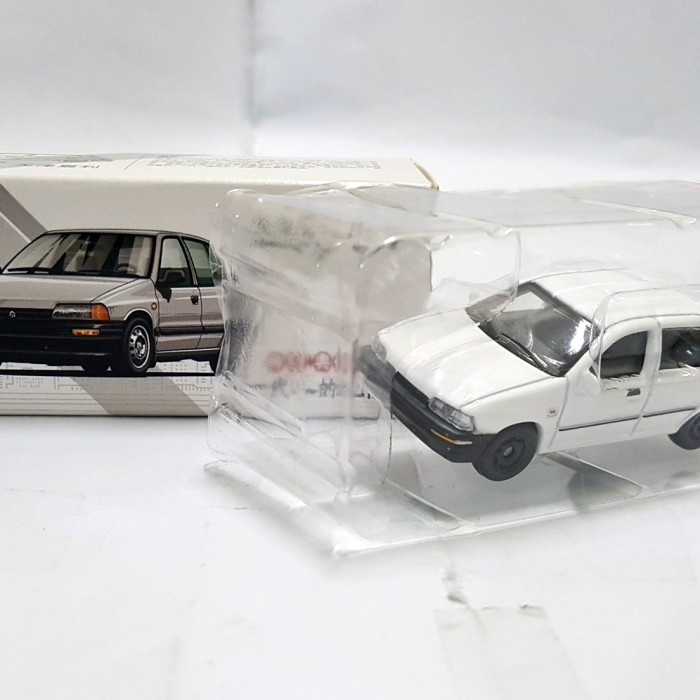 Diecast XCARTOYS Democratic Brand - Daihatsu Charade Winner Skala 1:64