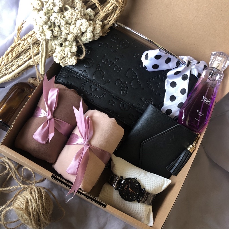 Hampers GiftBox Tas Wanita Impor Premium Untuk Hadiah/Kado Ulangtahun Anniversarry Wisuda Wedding Seserahan