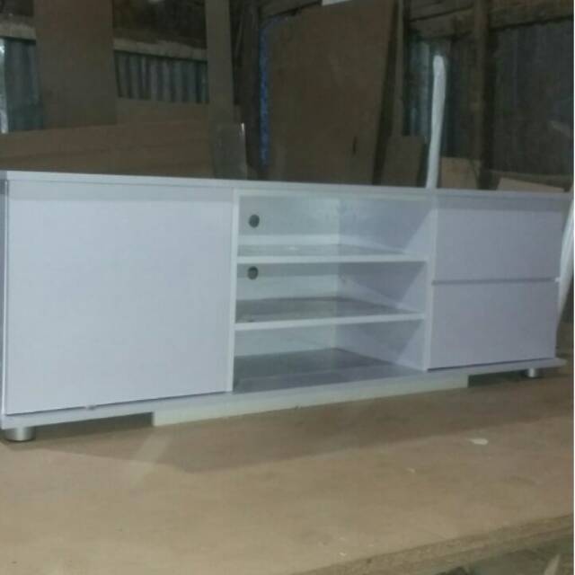 Meja tv putih