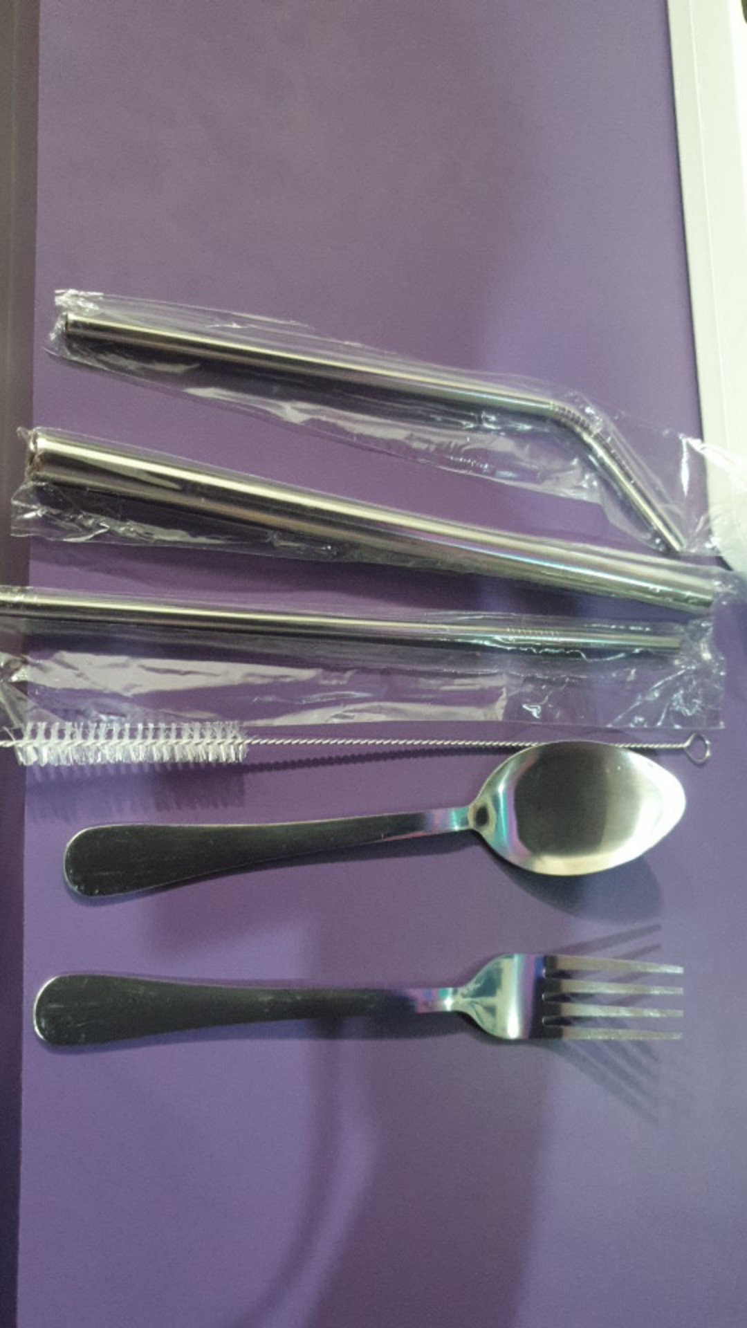 Sendok Garpu Dan Sedotan Stainless