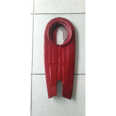 Ketengkas tutup rantai Honda C50 C70 C700 C800 shock pendek merah
