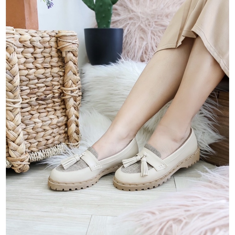 ELOISE DOKMART - Sepatu watnita/ Docmart wanita/ Loafers