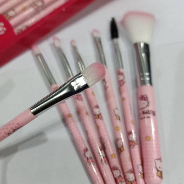 Kuas make up hello Kitty 1 set isi 7