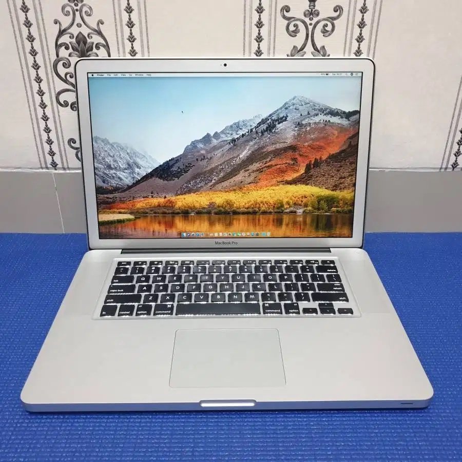 MacBook Pro Core i7 VGA Radeon 8GB HDD 500GB Bekas Second