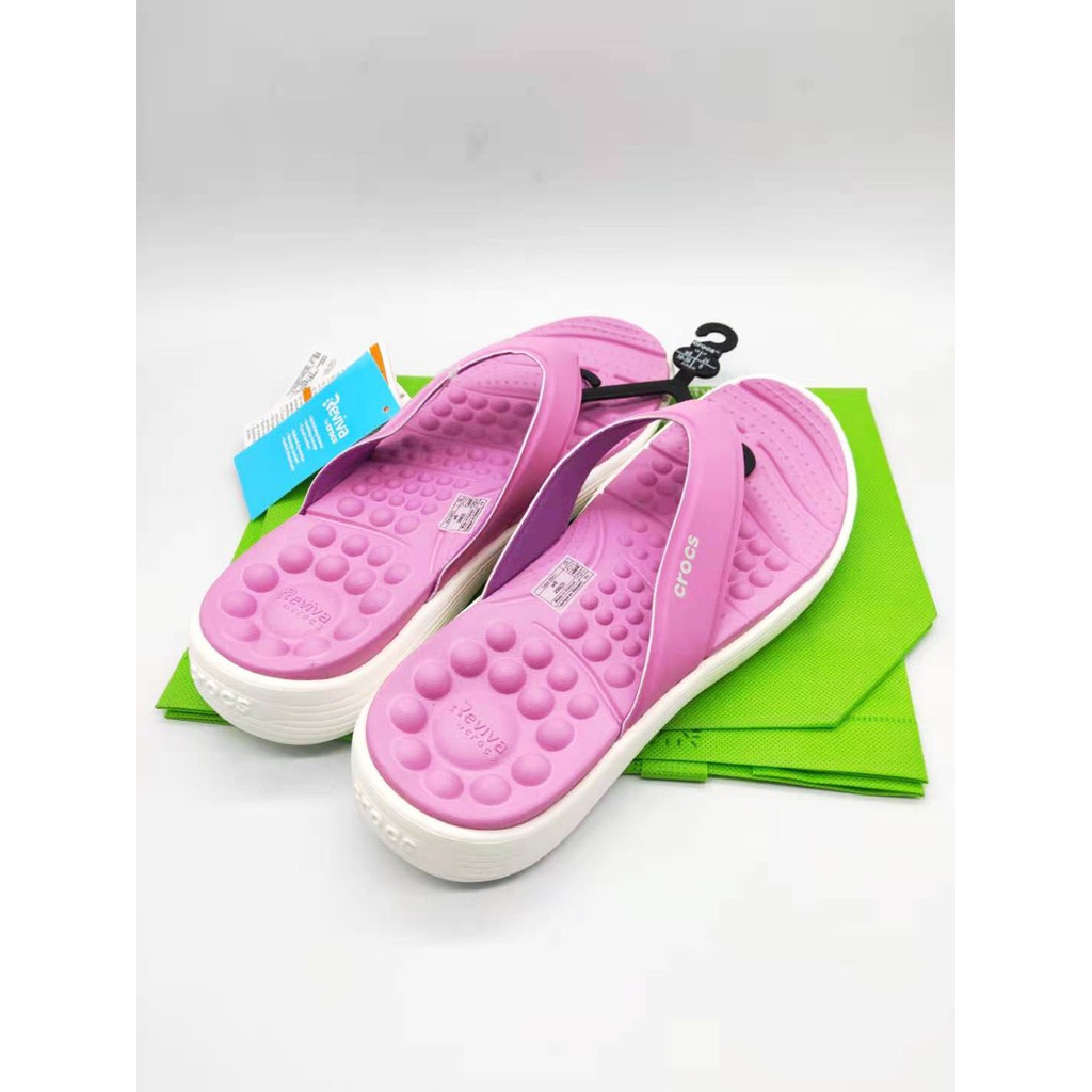 Crocs / Sandal Crocs / Crocs Reviva Flip / Sandal Jepit / Crocs Jepit / Sandal Wanita / Crocs Wanita / Crocs Woman / Sendal Crocs / Sandal Flat / Sandal Rumah / Crocs Reviva / Sendal Wanita / Reviva Flip / Crocs Jepit Wanita