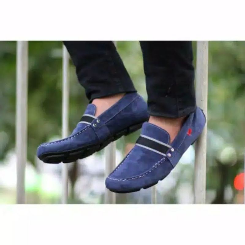 sepatu slip on pria