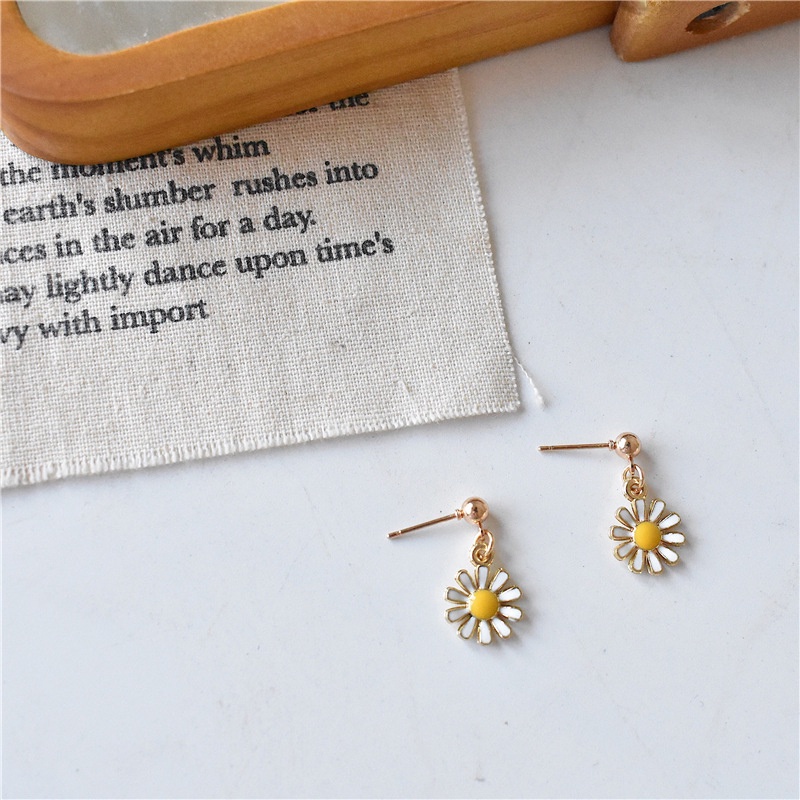 Korea Fashion Little Daisy Earrings Alloy Flower Stud Earrings Manis Wanita Perhiasan Aksesoris