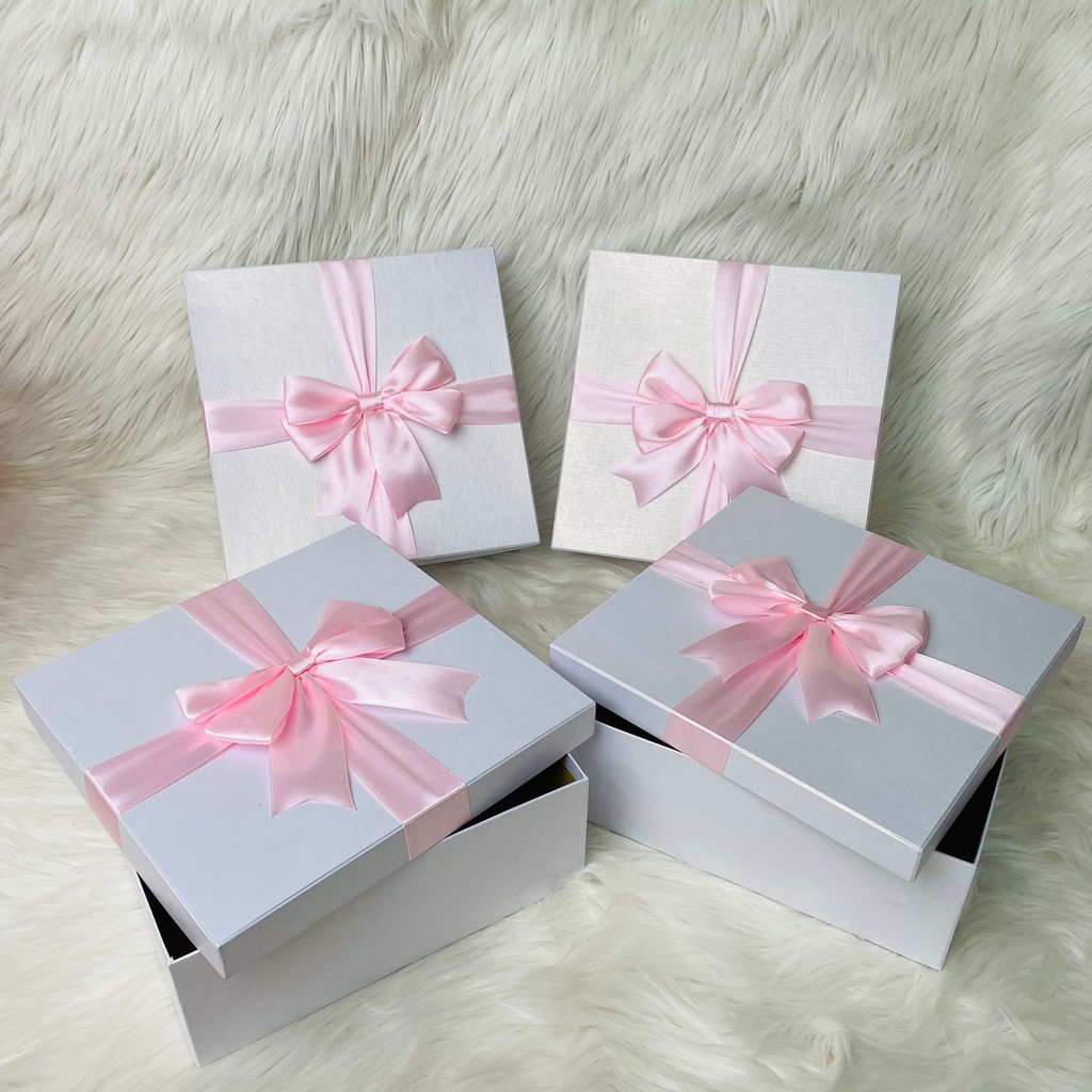 

Kotak Kado Box Kado Kotak Hadiah Gift Box Ekslusif Pita Pink 24X24X9CM