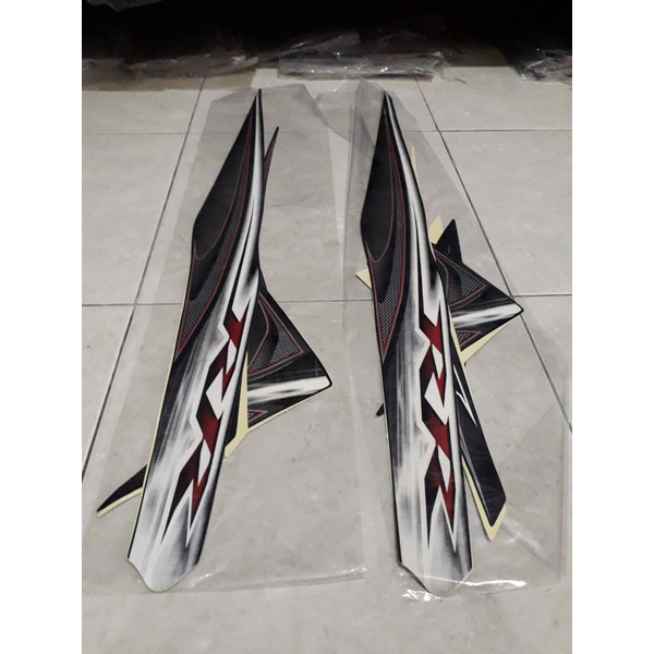 STRIPING STIKER LIS BODY MOTOR YAMAHA VEGA RR TAHUN 2014 HITAM PUTIH