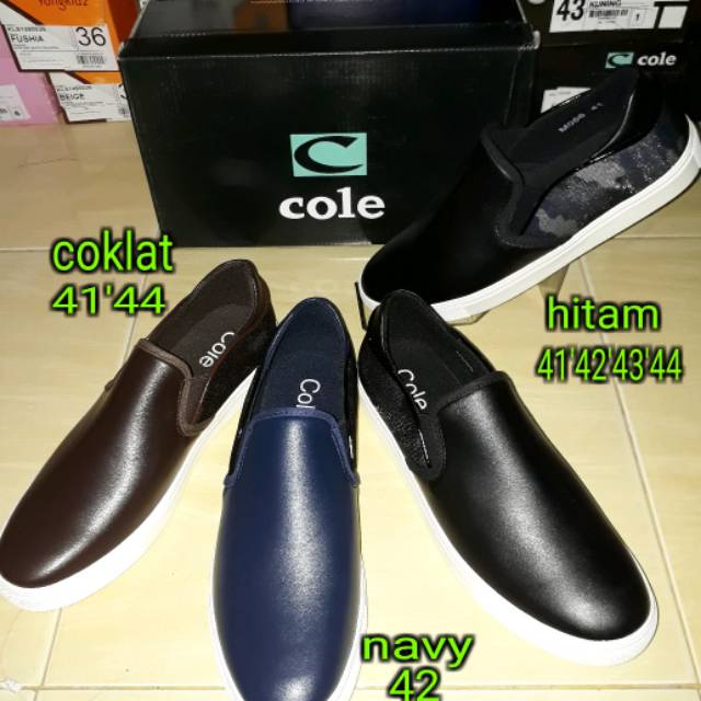 Sepatu Slip On Cowok COLE