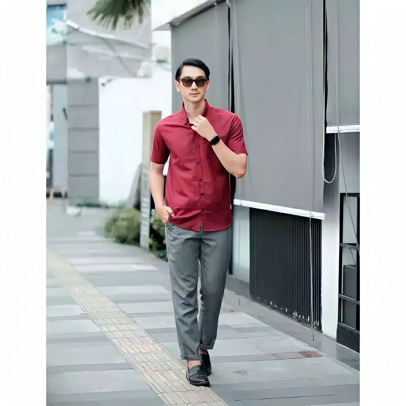 Kemeja Polos Semiformal Polos Maroon Lengan Pendek