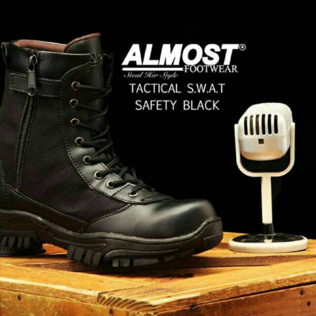 Sepatu boots pria almost tactical