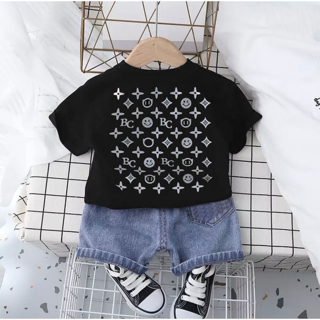 (BAYAR DITEMPAT) FASHION KAOS ANAK MOTIF BC DENIM / SETELAN BAJU ANAK 6-10BLN 1-5THN ANAK LAKI-LAKI DAN ANAK PEREMPUAN / TERBARU KEKINIAN TERLARIS SAAT INI / BAHAN COMBED CELANA DENIM LENGAN DAN CELAN PENDEK / MOTIF POLOS DIDEPAN DAN BANYAK DIBELAKANG NYA