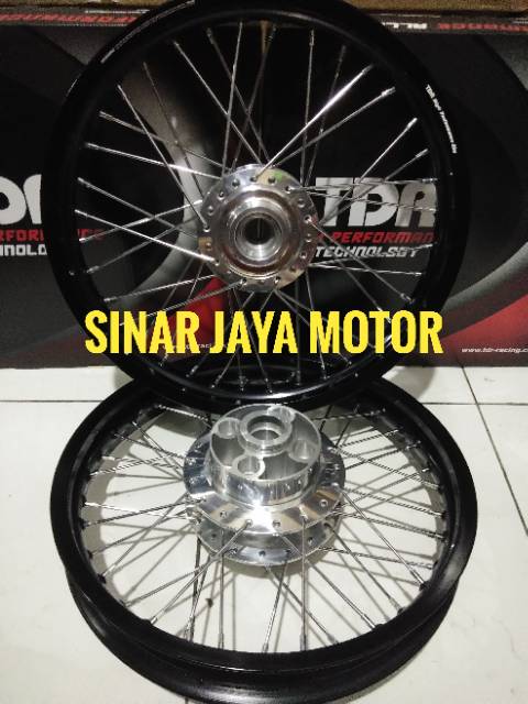 Sepaket Paketan Pelak Velg TDR Tiger revo Ring 17  Ukuran 160/185/17  TDR W Shape hitam  Pemasangan