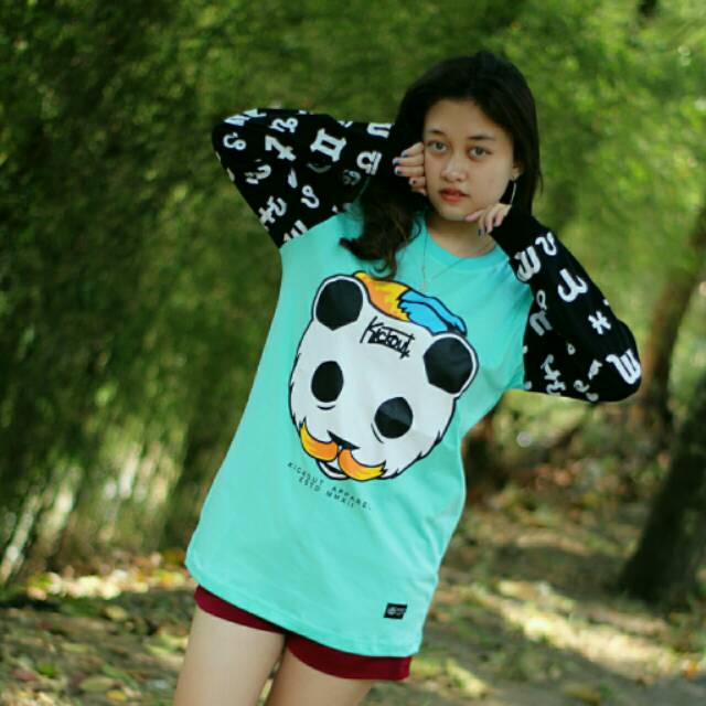 Kaos Distro Kickout Apparel