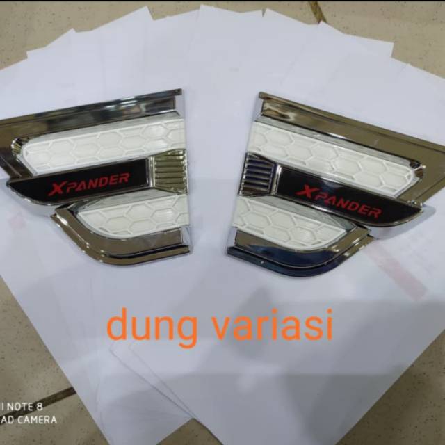 Side air flow samping xpander activo putih chrome