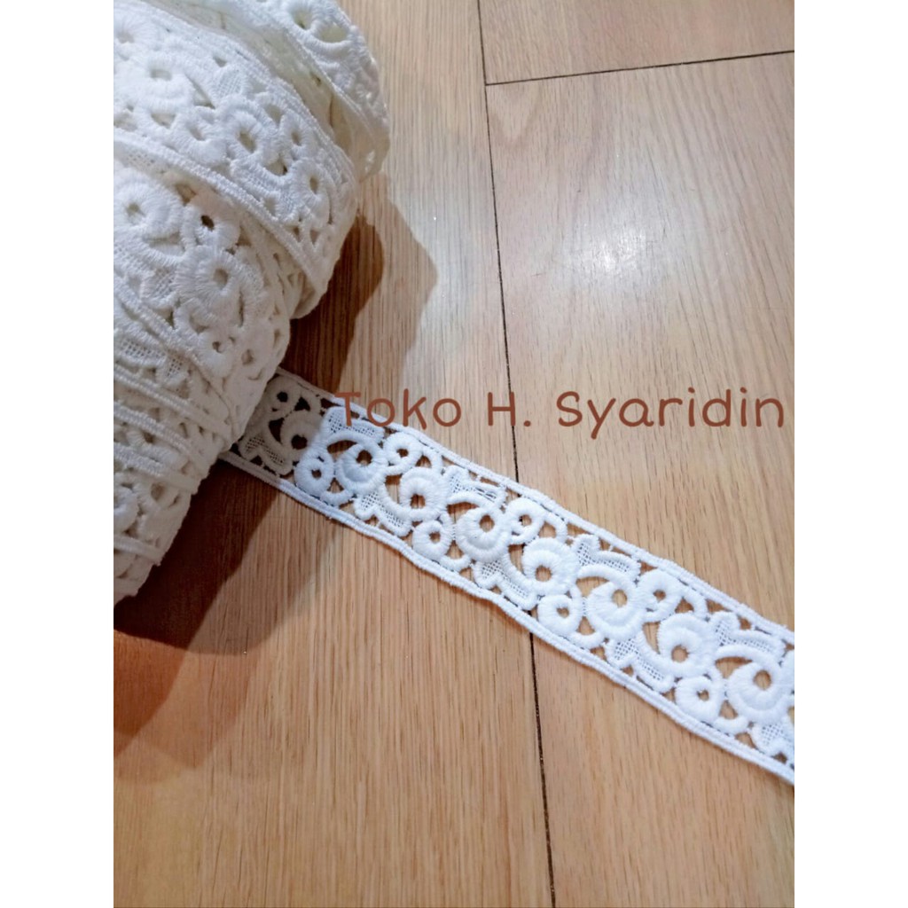 

Renda Vintage Broken White per meter / mt 50