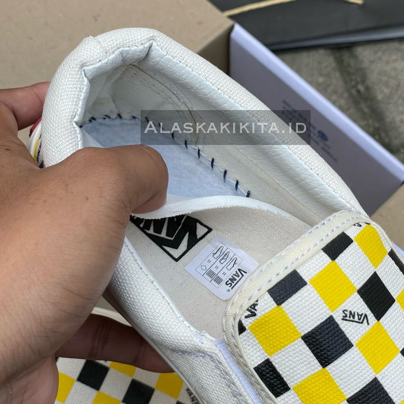 Sepatu Vans Slip On Mono Checkerboard Yellow + kaos kaki / (OBRAL) Vans Slip-On Pria Wanita Terbaru