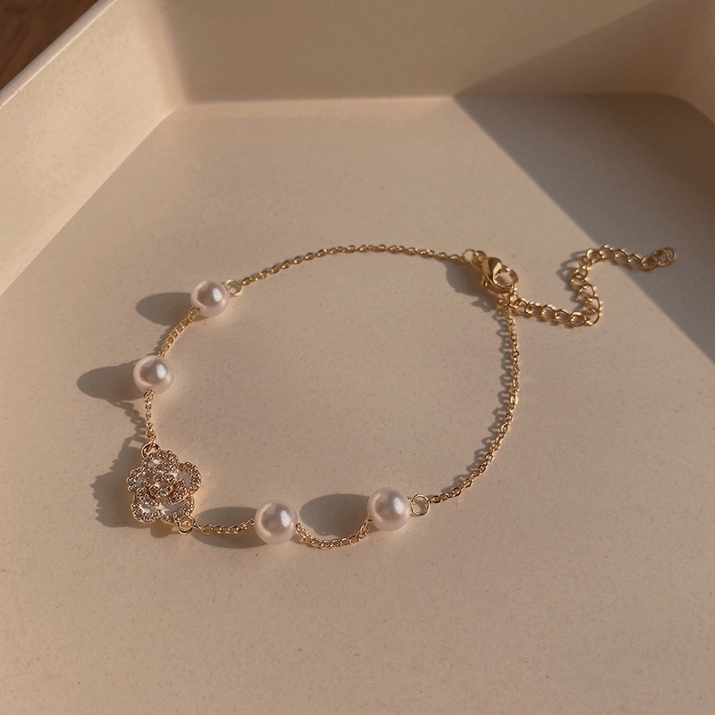 2022 Gelang Tangan Rantai Baja Titanium Motif Bunga Aksen Mutiara Imitasi Gaya Baroque Untuk Wanita
