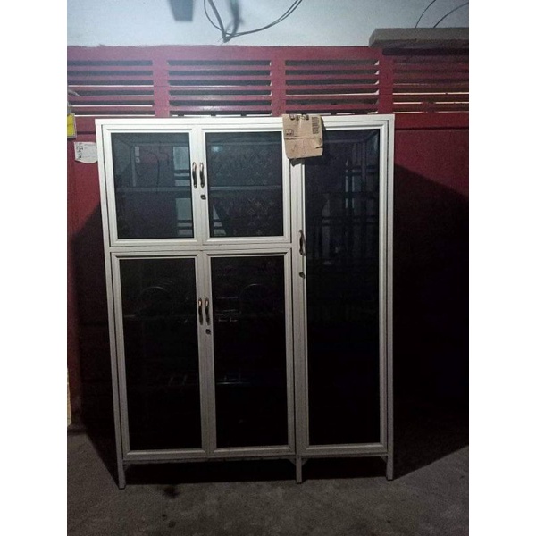 Lemari Kaca Rak Piring