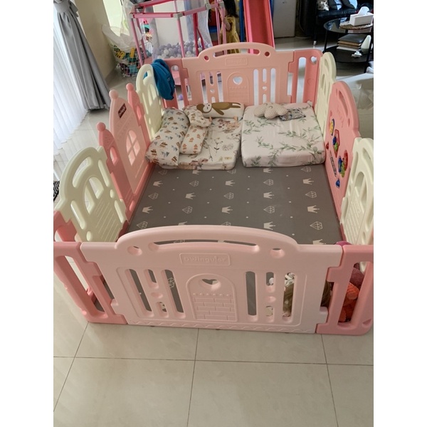 preloved dwinguler pink fence