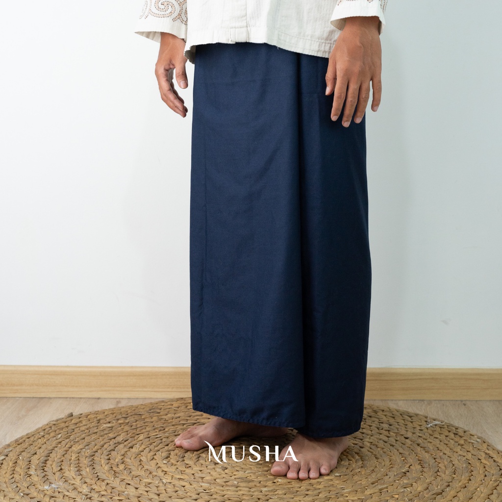 Musha Premium Plain Sarung with Travel Pouch - Navy | sarung polos