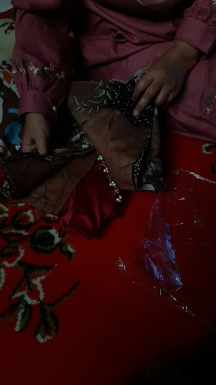 Batik Couple Kebaya Tunangan Asyifa Modern Lamaran Wisuda