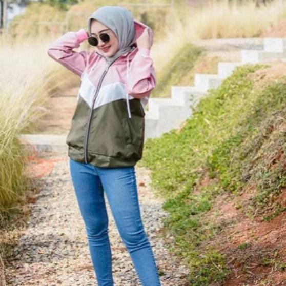 NJV Yuki jaket zipper parasut wanita .