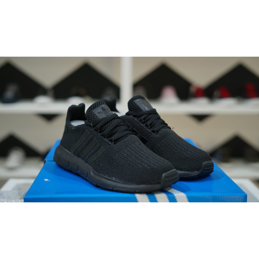 Adidas swift run triple clearance black