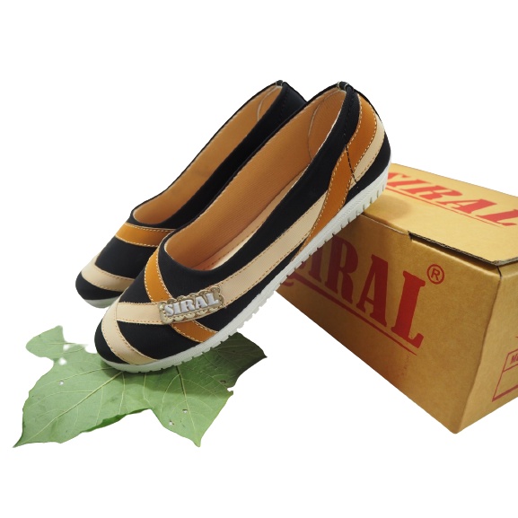 Sepatu Slip On Motif Garis Warna Hitam S02R01B2 / Sepatu Wanita / Sepatu Slip On / Sepatu Flat