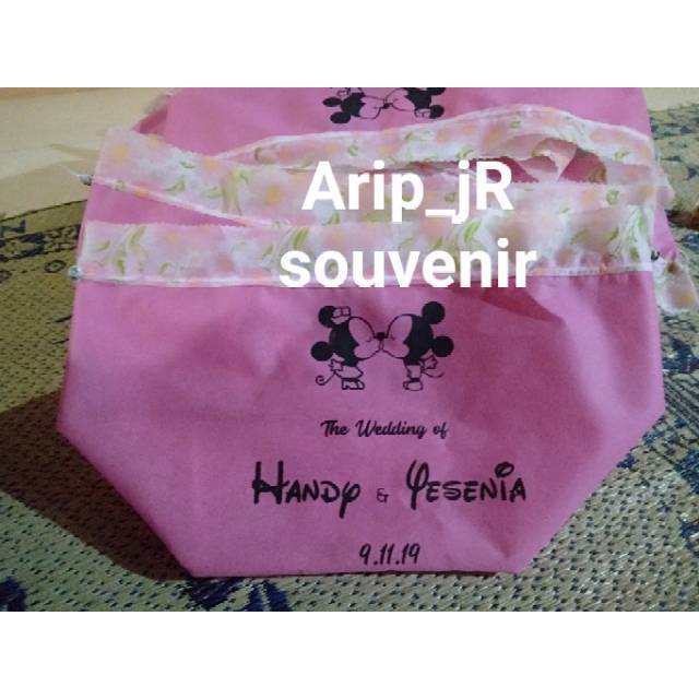 

tas hajatan sablon ukuran box nasi 20x20 tebal