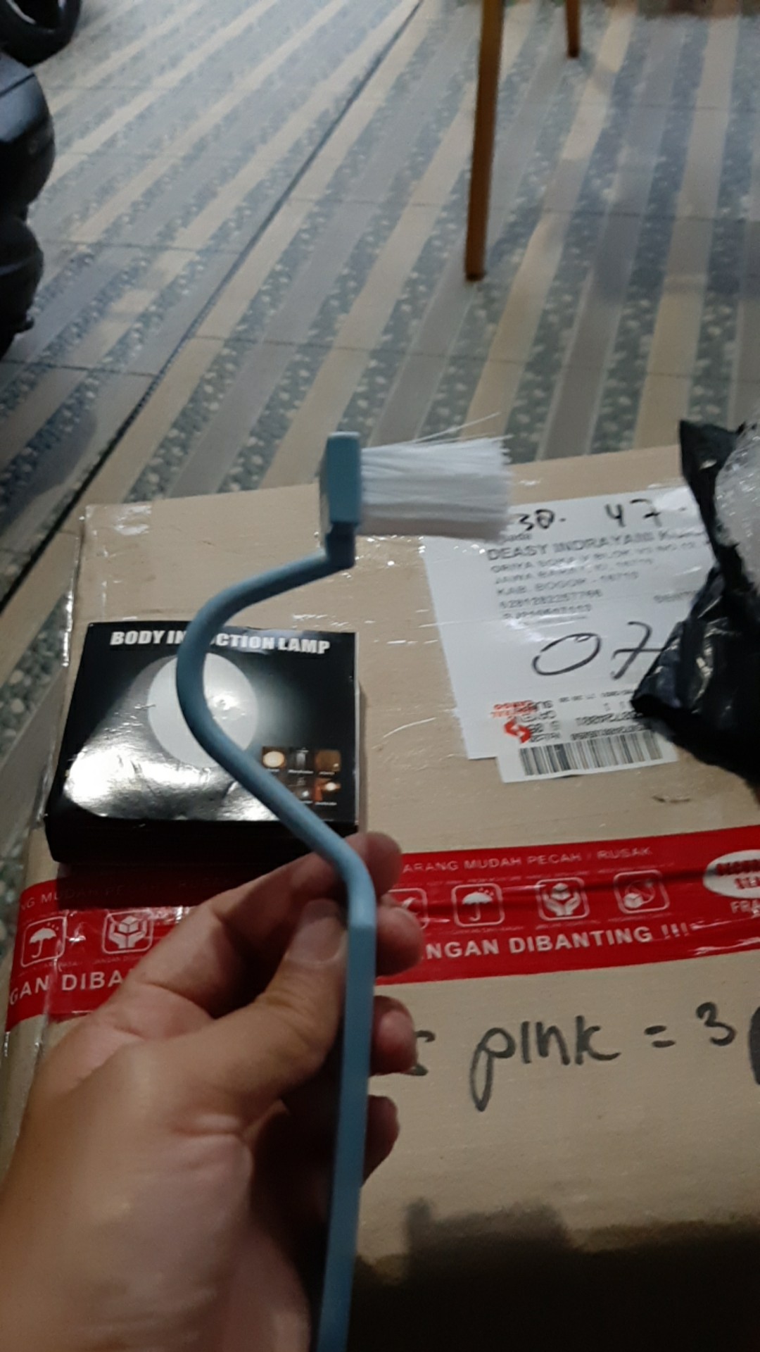 Sikat Pembersih Toilet Tipe V Untuk Kamar Mandi