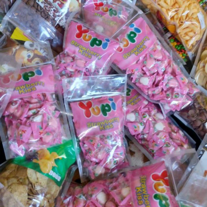 

PERMEN YUPI STRO/FRUTY PUFF 200GR