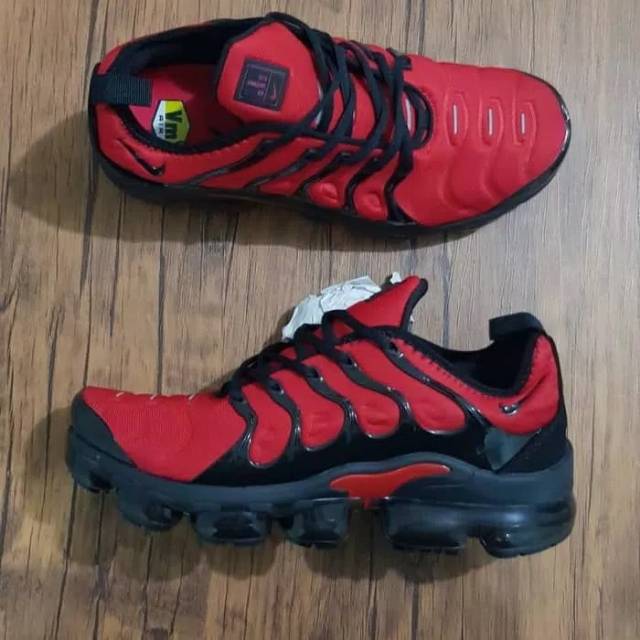 vapormax shoes black and red