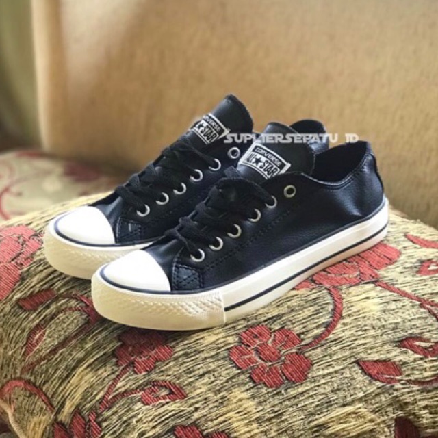 Sepatu sneakers Converse All Star low leather kulit black white hitam putih pria wanita