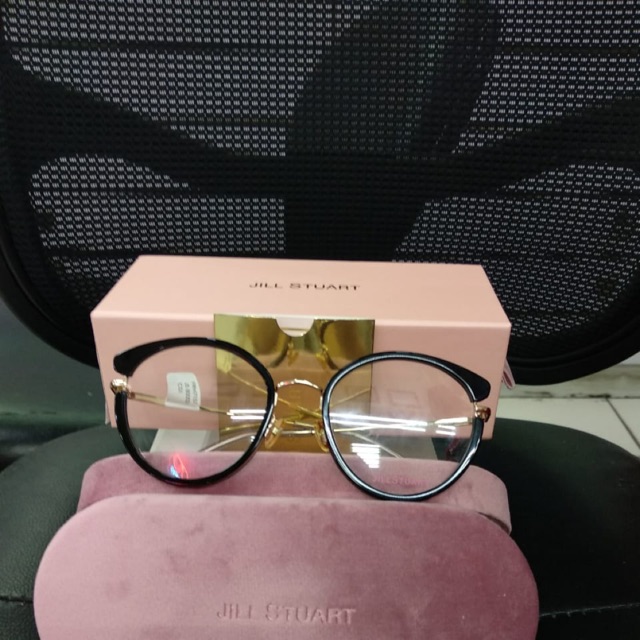 Kacamata Jill Stuart