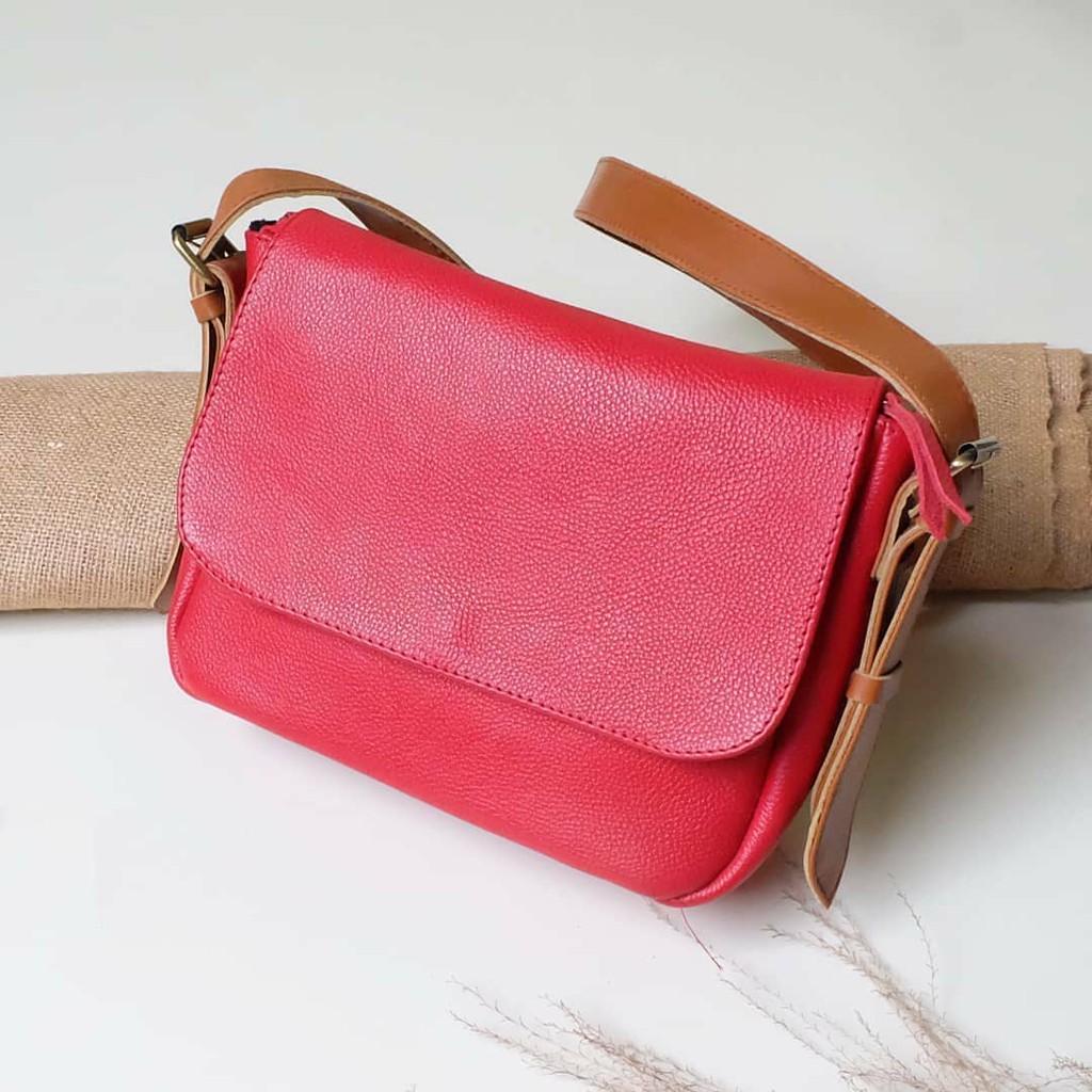 tas kulit wanita model selempang