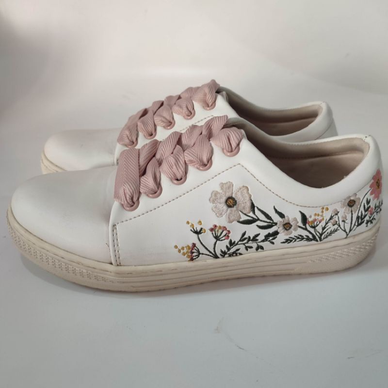 Sepatu Sneaker Wanita Khakikakiku Daisy Embroidery (size 38) Second