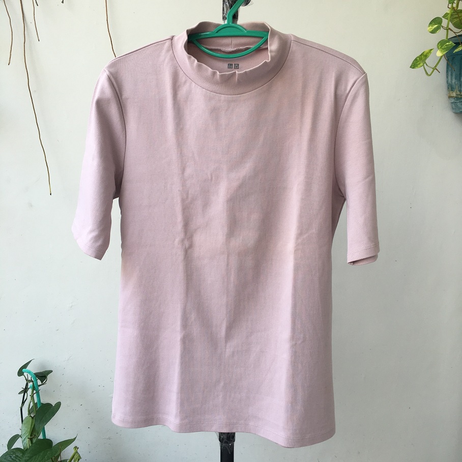 PRELOVED UNIQLO BASIC TOP PINK / KAOS / TURTLE NECK MERAH MUDA DENGAN LENGAN PENDEK SIZE M