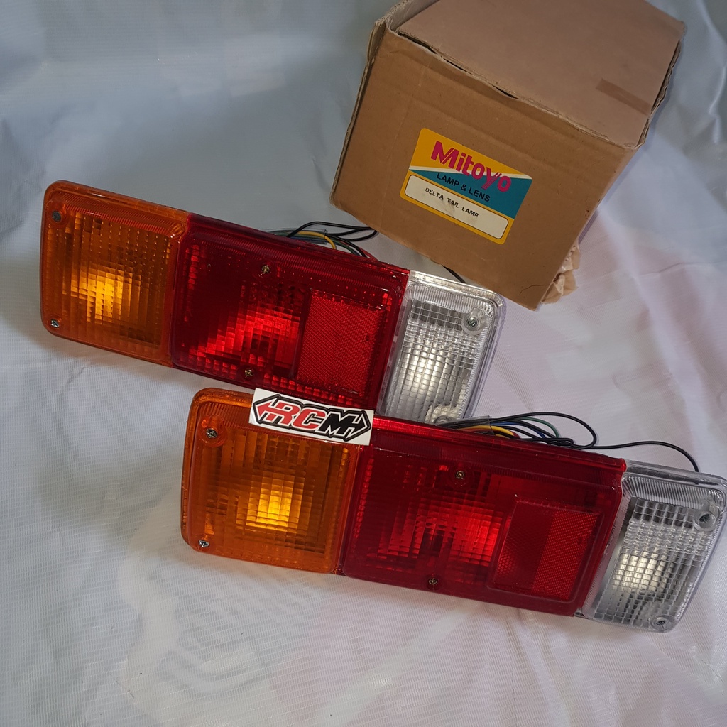 PERBIJI TAILLAMP TAIL LAMP TAILLIGHT TAIL LIGHT LAMPU STOP BELAKANG SEIN SEN SIGN SIGNAL REM BLK BLKG DAIHATSU DELTA V22 V-22 JAMINAN KUALITAS